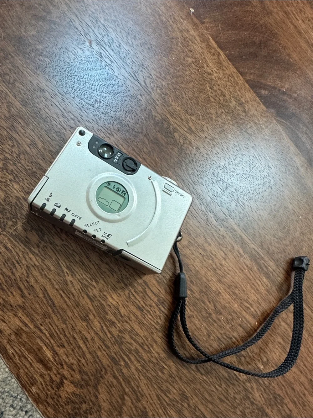 Canon Elph 2 Silver Compact Point-and-Shoot  Camera with Wrist Strap